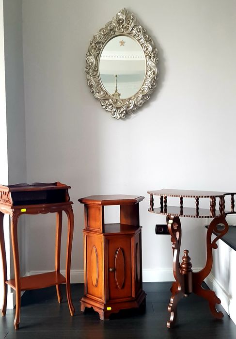 Comodină/Măsuță veche din lemn masiv