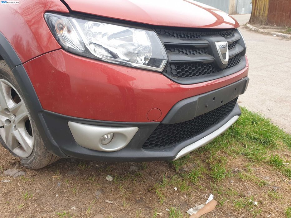 Bara Spoiler Fata Fara Grila cu Emblema Dacia Sandero 2 Stepway 2012 - 2016 Culoare Fire Red Metallic / Pearl TEB76 [K4311]