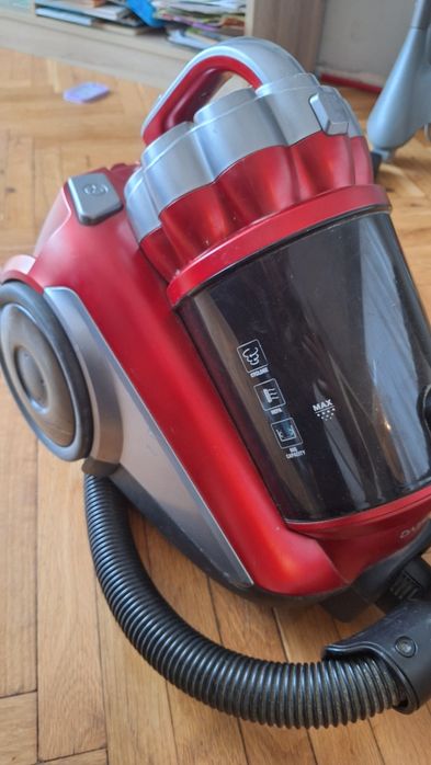 Практична прахосмукачка Daewoo с циклонен филтър и HEPA защита