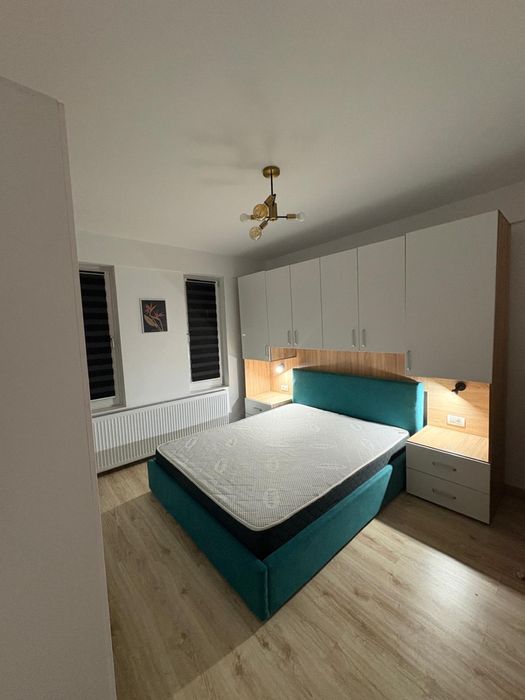 Inchiriez apartament la curte cu 2 loc. parcare, gratar, spatii verzi