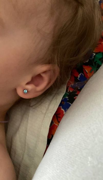 Прокалывание ушей детям и взрослым.работаю только с выездом на дом.