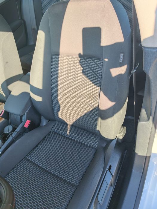 Volkswagen Golf VI 1.6 TDI 105 CP – 3800€ negociabil