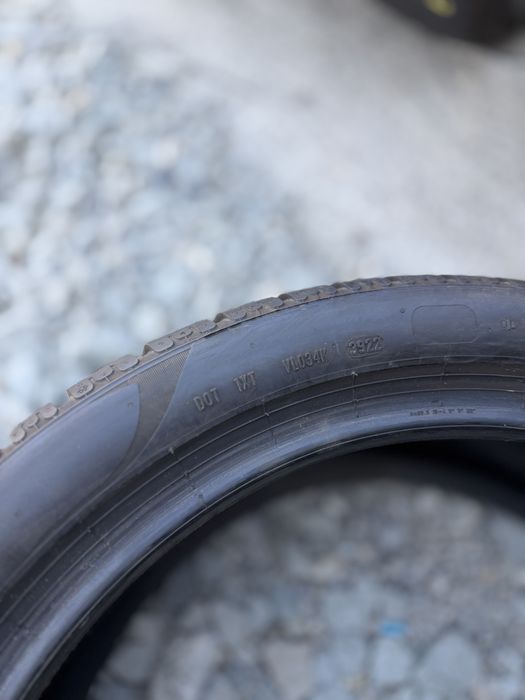 2x 255 40 19 Pirelli Pzero Winter