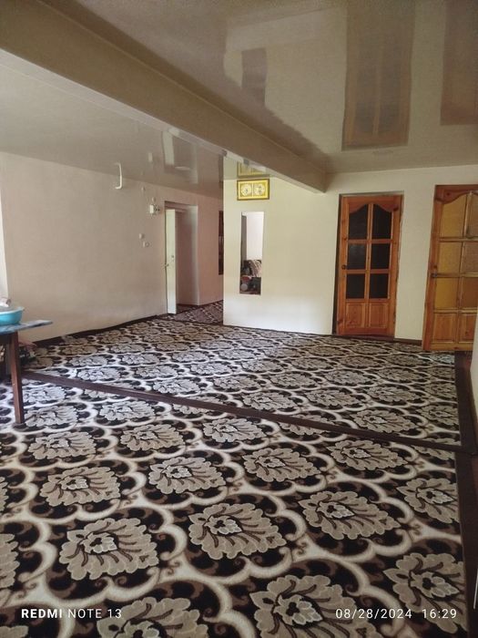 Uy 2 qavatli sotiladi