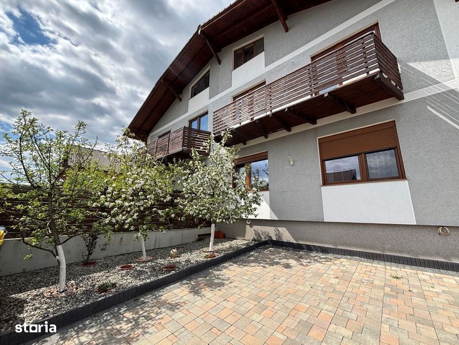 Casă 5 camere recent renovată, 220 mp utili, curte 426 mp