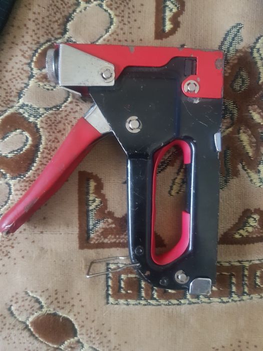 Степлер мебельный