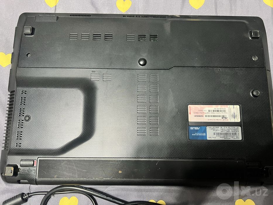 Noutbook yaxshi ishlaydi Asus kampanya zaryadnik chexollari bor