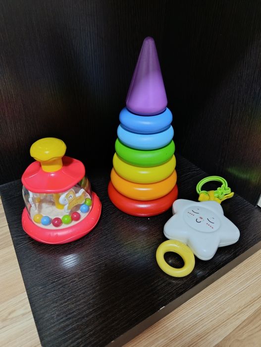 Игрушки в идеальном состоянии одна музыкальная