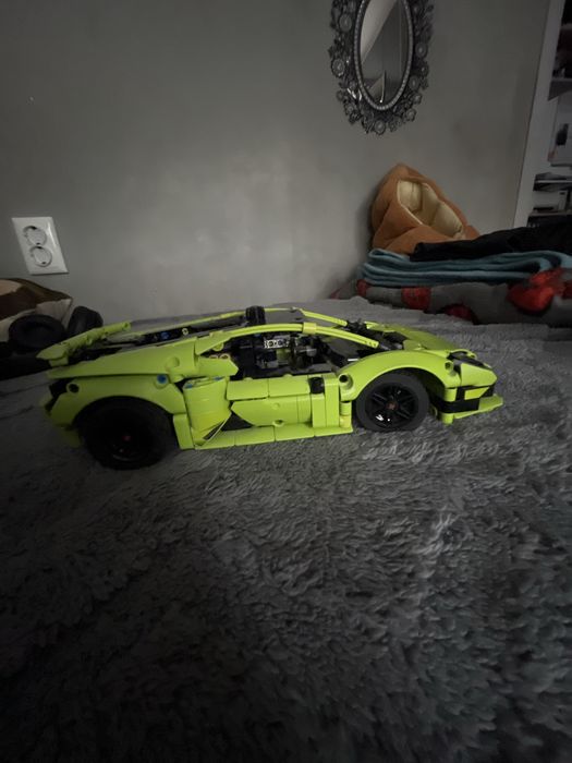 Lamborghini huracan lego 800+ piese cu manual de instructiuni