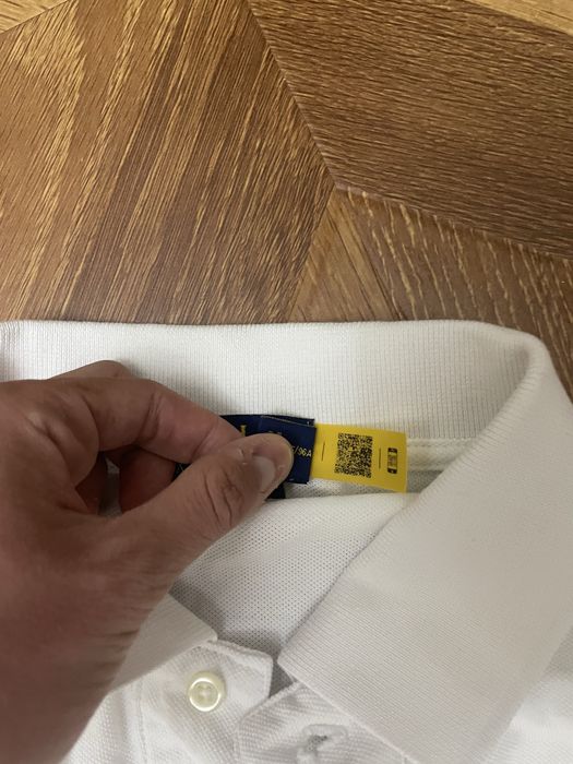 Поло белого цвета