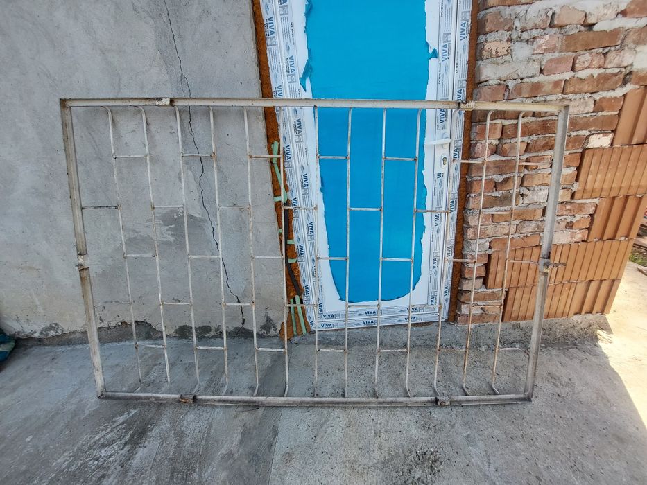 Метална решетка за прозорец