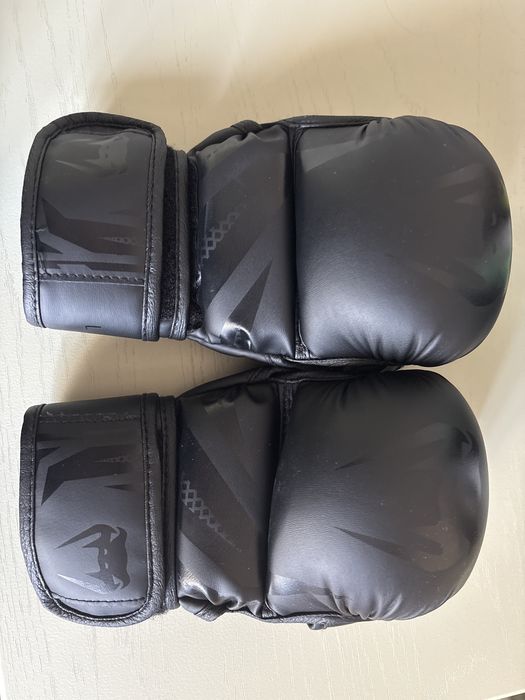 Перчатки Venum черные размер M-L