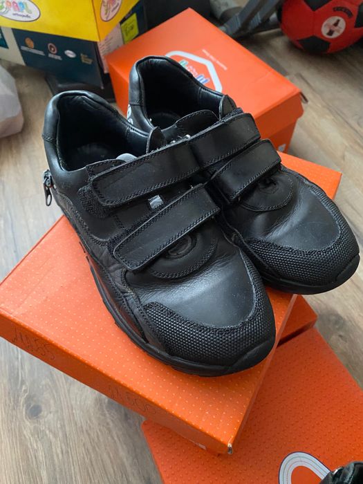 Продам детскую обувь