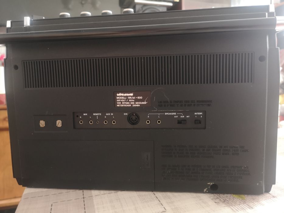 Продавам немски радиокасетофон