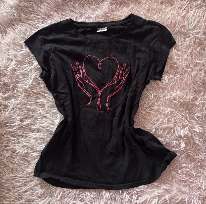 Черна тениска със сърце S