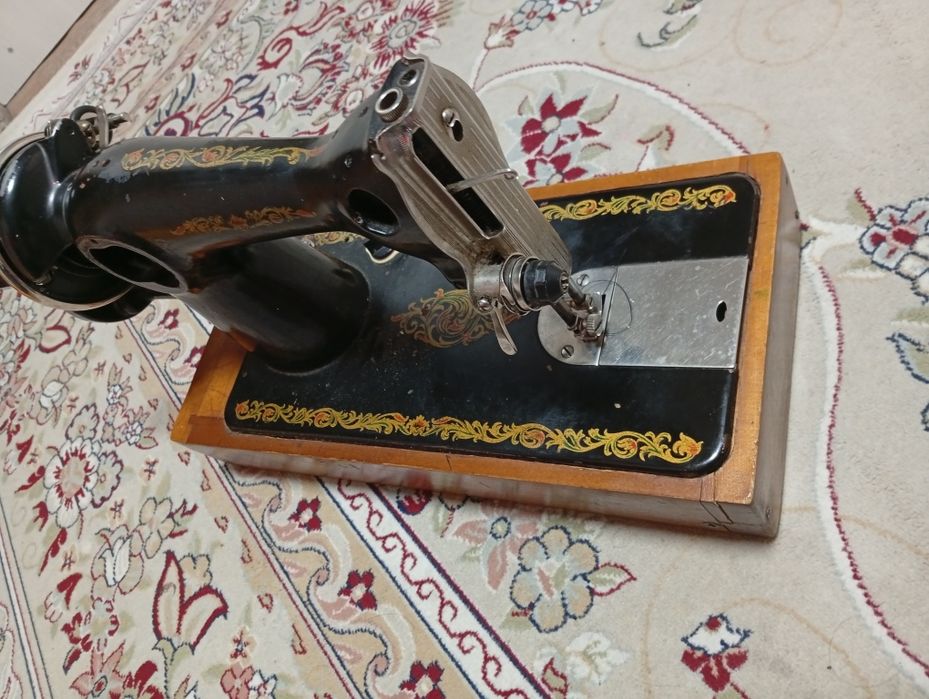 Продам швейную машину