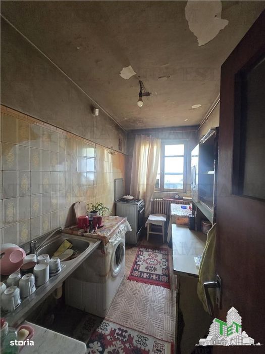 Apartament 3 camere renovabil in cartier Drumul Taberei zona Favorit,