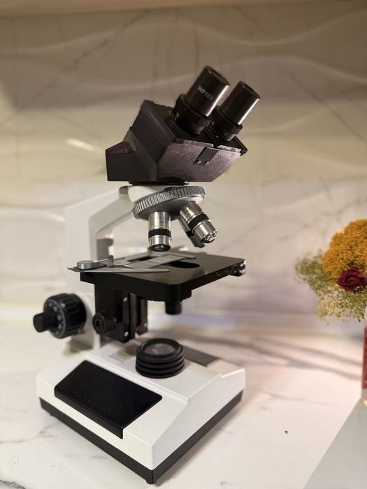 Продам лабораторный микроскоп в отличном состоянии