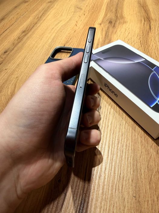 iPhone 16 Pro - 256 GB - Black Titanium - Като нов