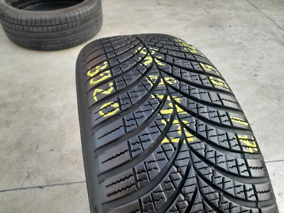 O anvelopa 225 55 17 goodyear vector 4 seasons 7,8 mm dot 3220