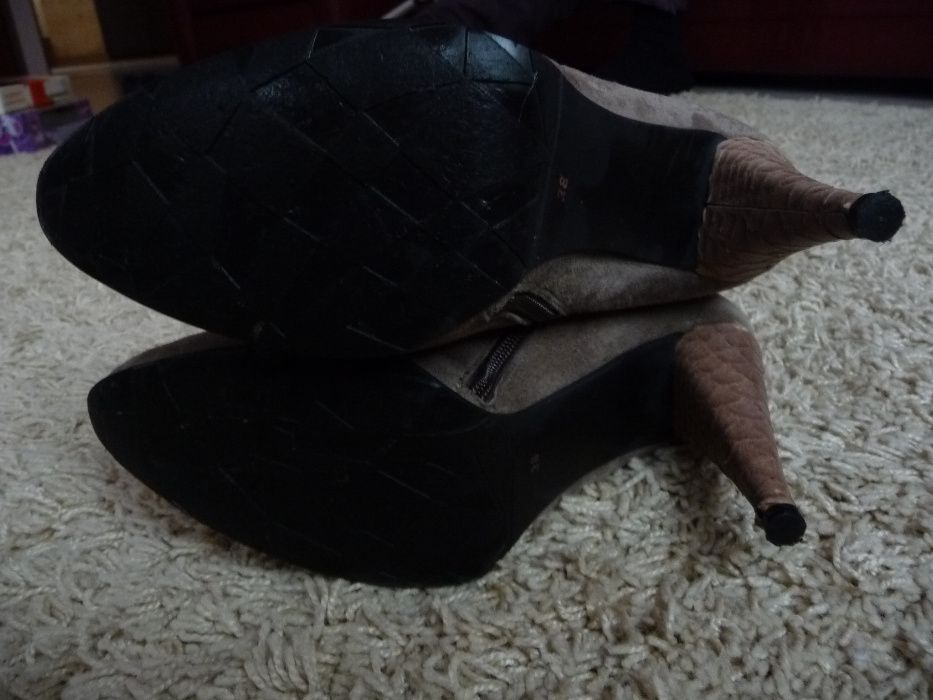 Cizme dama elegante piele naturala interior/exterior marimea 38 ca noi
