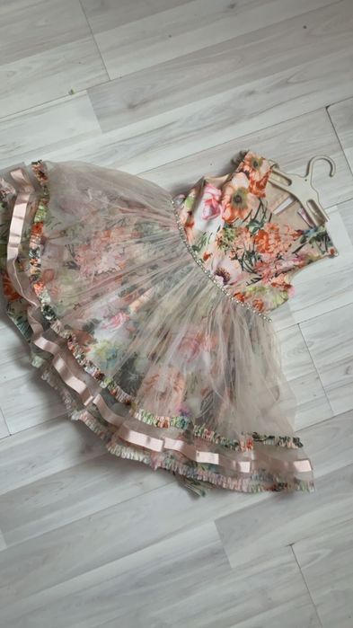 Продам платье для девочки от 115 см