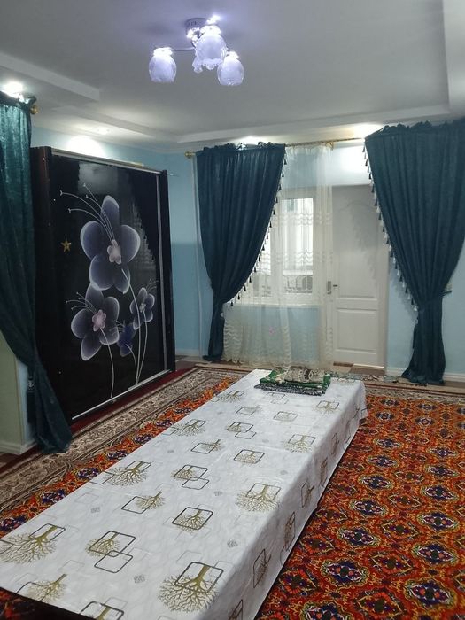 2 хонали квартира ижарага берилади. Атласни атрофида.