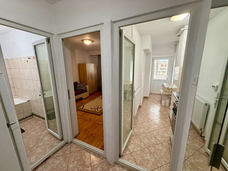 Închiriez garsoniera centru