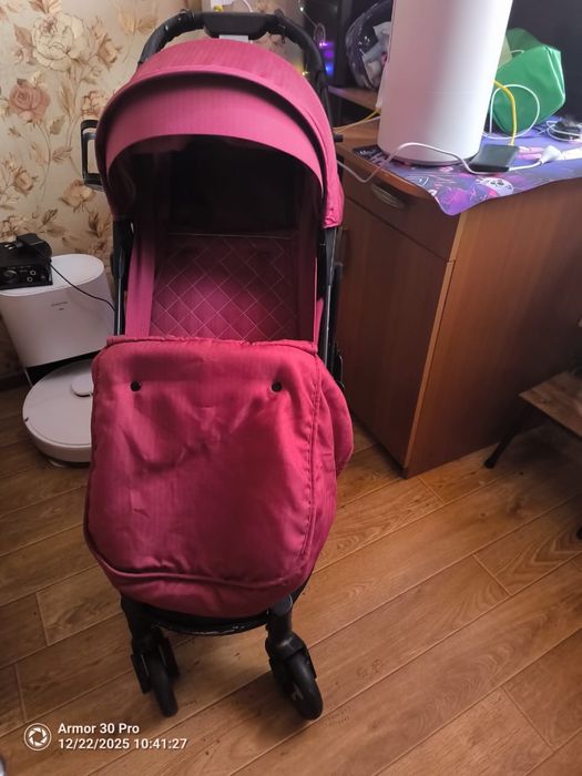 Продам коляску в чехле