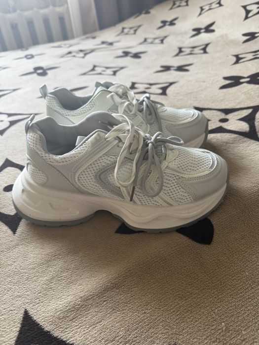 Новые. Кроссовки