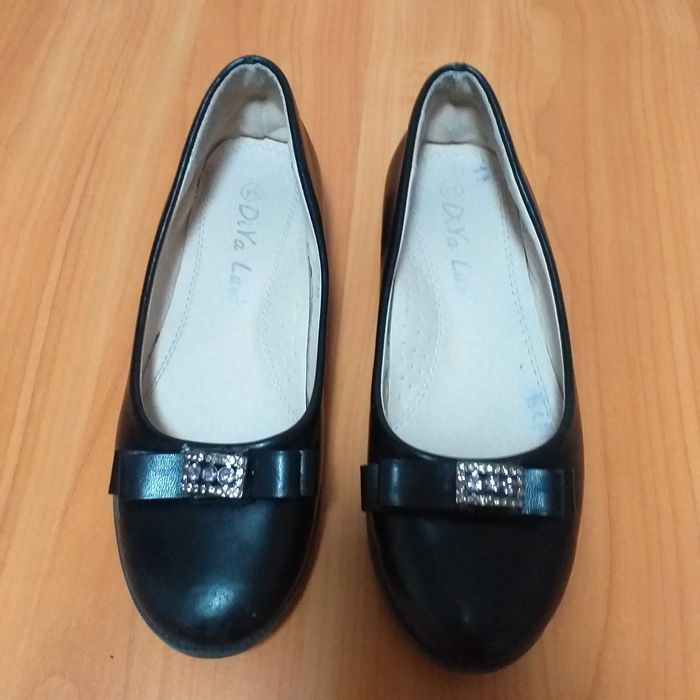 Продам туфли для девочки,размер 34,цена 2000тенге