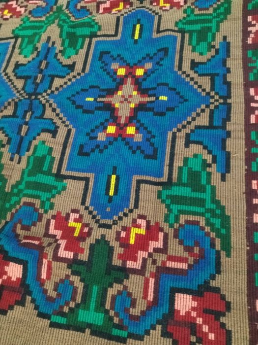 Прекрасно вълнено ръчно изтъкано от Чипровския край