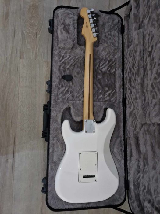 Vand fender player strat cu accesori