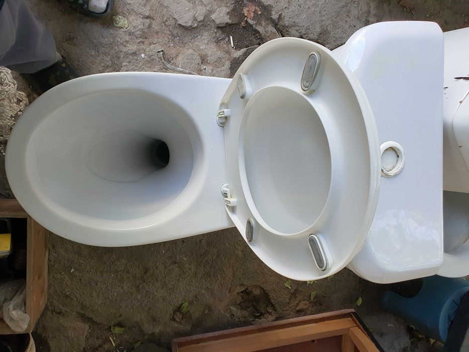 Срочно продам унитаз