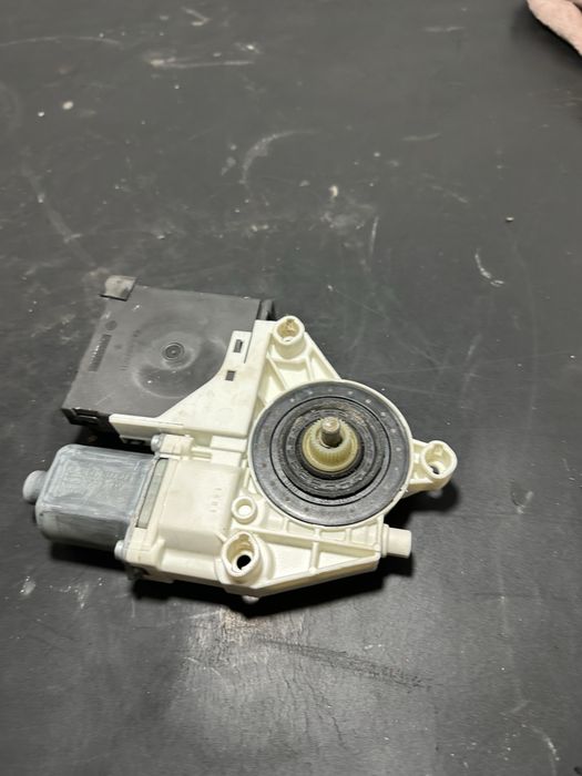 Motoras macara geam stanga fata Vw golf 5 passat b6 golf 6 seat leon