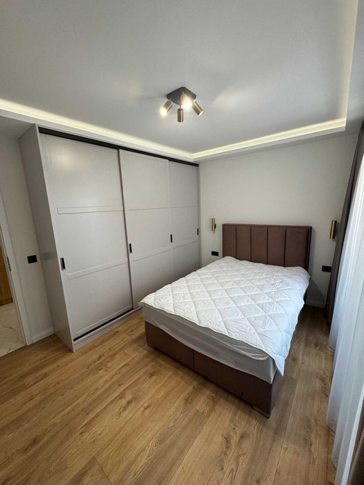 Дава се под наем Тристаен апартамент в София, Медицинска академия - 122 кв.м за 1150 € - Снимка #1