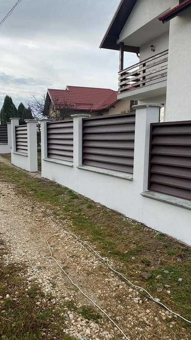 Garduri din panouri stil jaluzele, sipca metalica, tabla, plasa si BCA