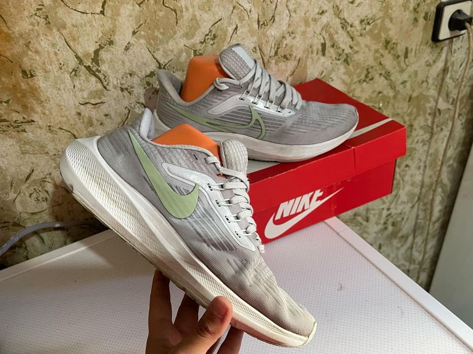 Оригинални маратонки