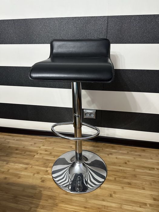 Продам барные стулья 4 штуки