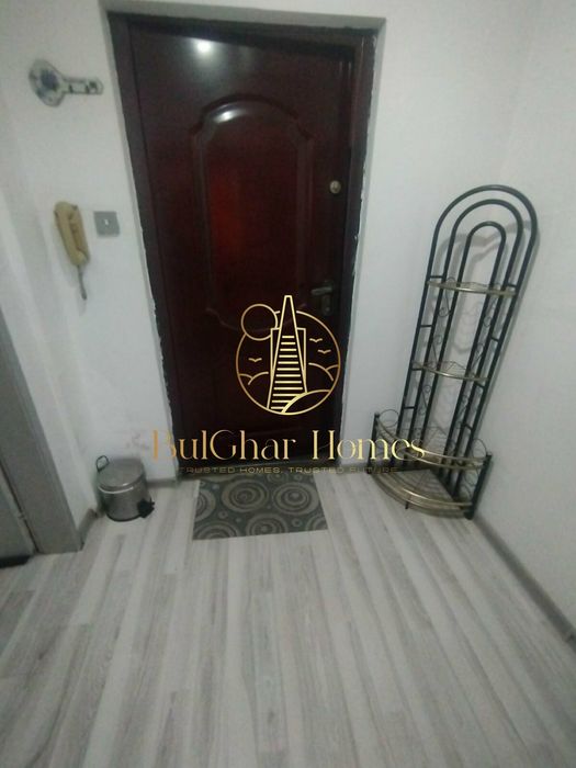 Едностаен - Владислав Варненчик