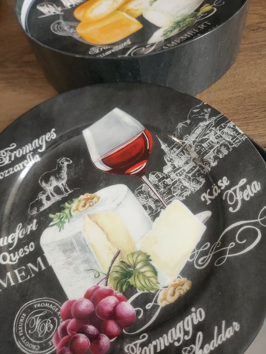 Нов комплект от 4 порцеланови чинии за сирена сервиз с етикети икутия