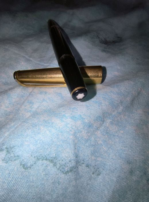 Stilou Pelikan  și Mont blanc cu penițe de aur