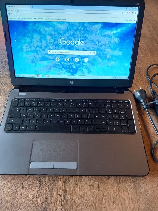 Vând laptop HP  cu încărcător