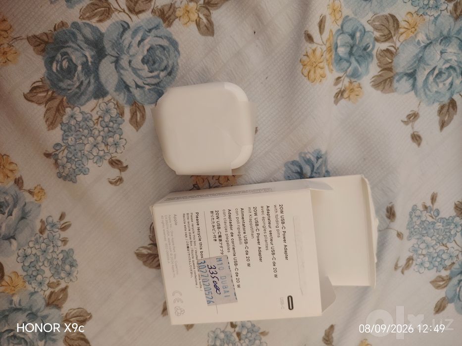 USB-C 20W power adapter