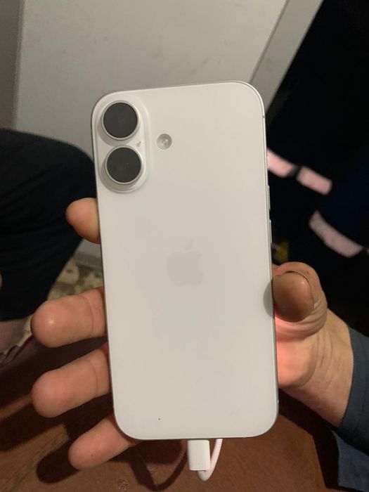 Iphone 17 Ақ цветт