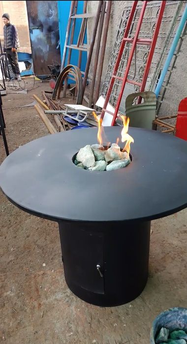 Столы с  огнином сиридиной выбор для вашего заведения не обечной и кр