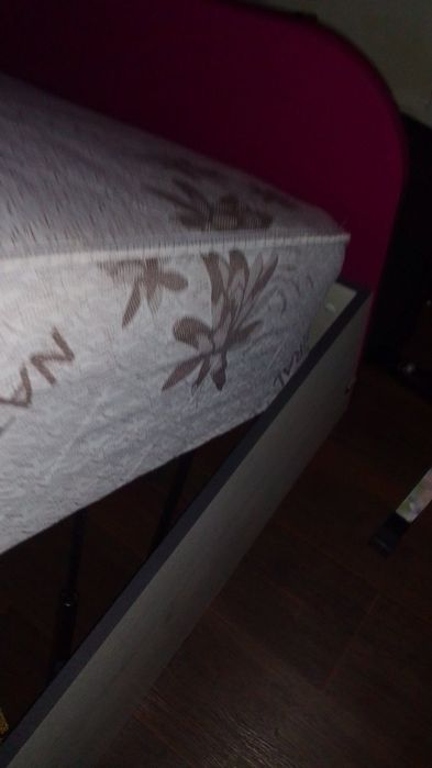 Еденчно легло с нощно шкавче