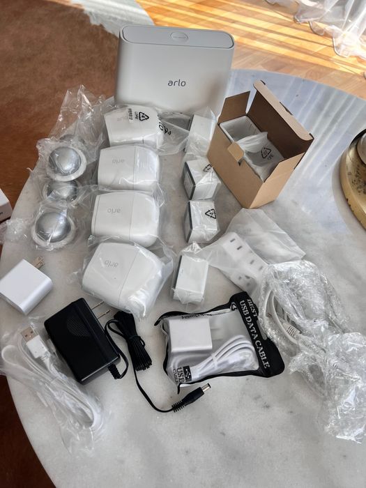 Sistem de supraveghere  Arlo Kit NOU Complet