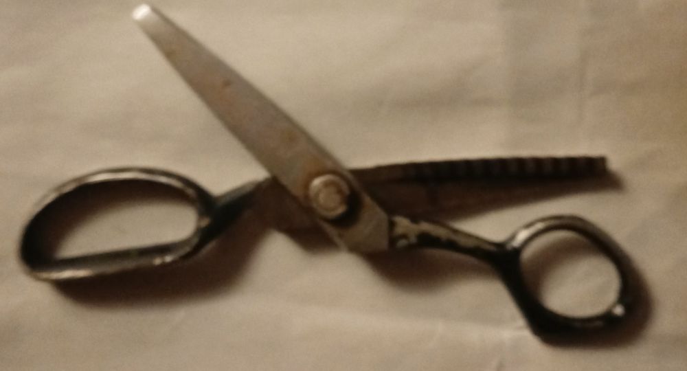Foarfeca "zig-zag" croitorie previne destramarea L: 18 cm fara marcaje RARA