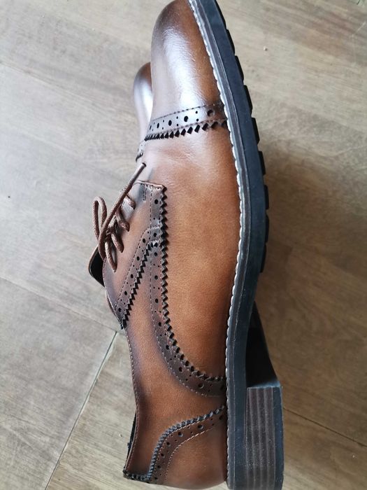 Нови елегантни обувки